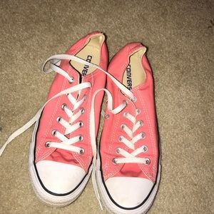 peach converse